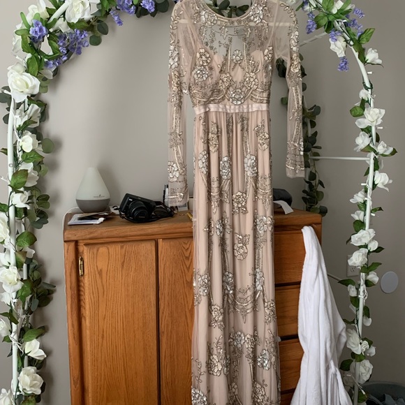 Formal fully beaded dress - Picture 3 of 3